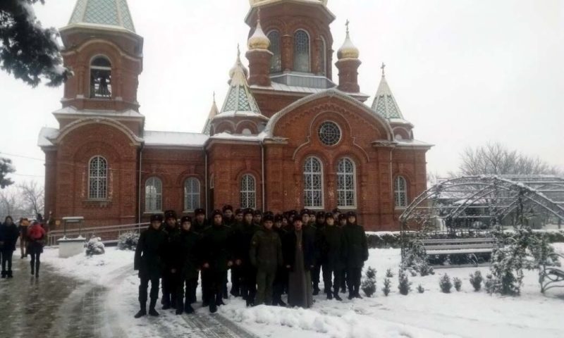 Военнослужащие посетили богослужение и занятие в Свято-Троицком храме станицы Казанской