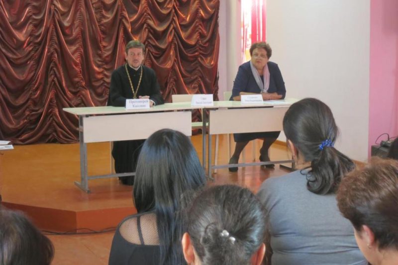В школе №19 станицы Казанской прошло родительское собрание с участием священника