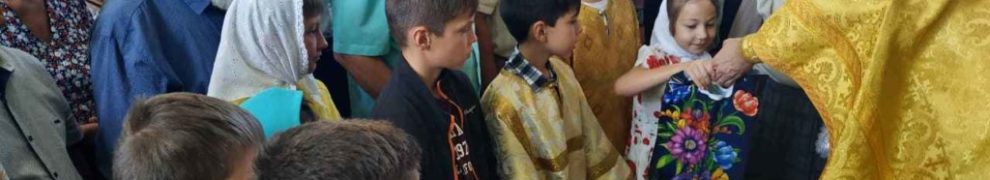 8 августа в Свято-Троицком храме станицы Казанской проводилась благотворительная акция «Собери ребенка в школу»