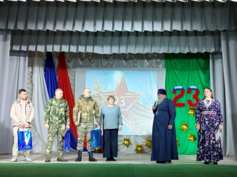 В честь Дня защитников Отечества в МБУК ДК «СКЦ» поселка Мирской прошел праздничный концерт