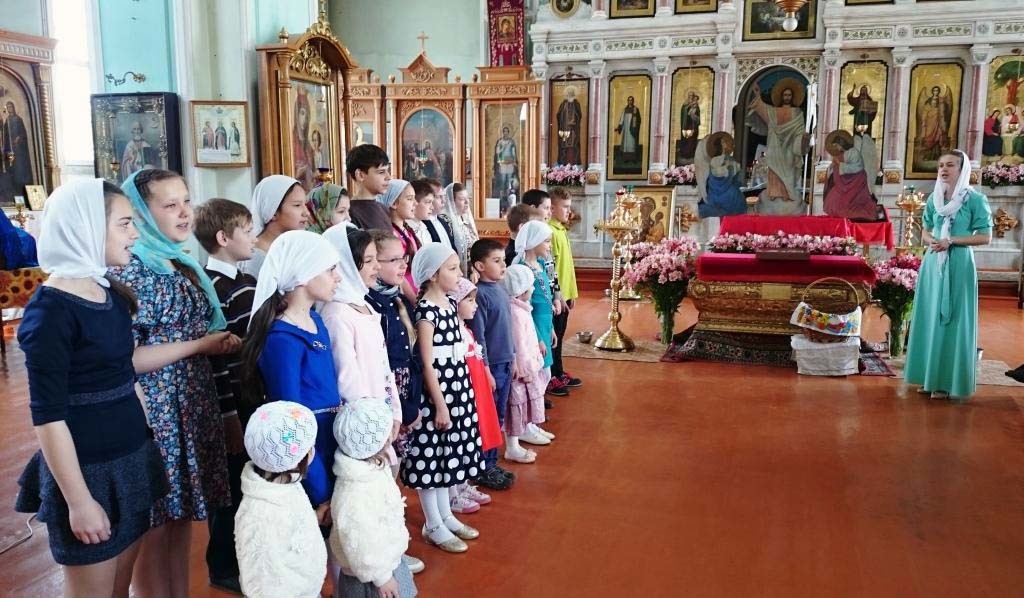 1 мая, в день Святой Пасхи, в Свято-Троицком храме состоялось традиционное поздравление воскресной школы, посвященное Воскресению Христову