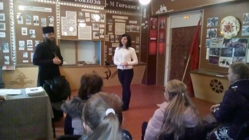 15 февраля 2017 года, в пос. им.М.Горького, во Дворце Культуры состоялась встреча настоятеля Свято-Пантелеимоновского храма иеромонаха Петра (Будник) с активом молодежи
