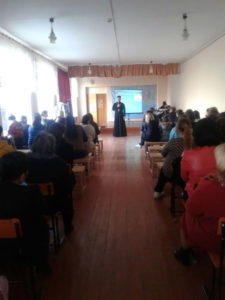 В школе №20 ст. Казанской прошло родительское собрание с участием священника