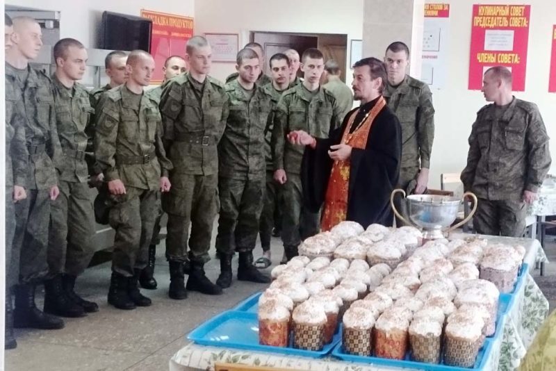 В святой праздник Пасхи состоялась очередная встреча протоиерея Кассиана Кравцова с военнослужащими воинской части №44565