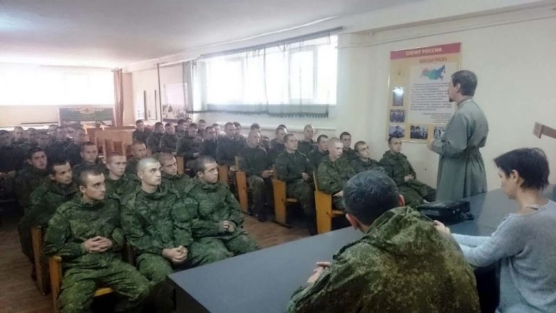 В воинской части №44565 состоялась очередная встреча протоиерея Кассиана Кравцова с военнослужащими