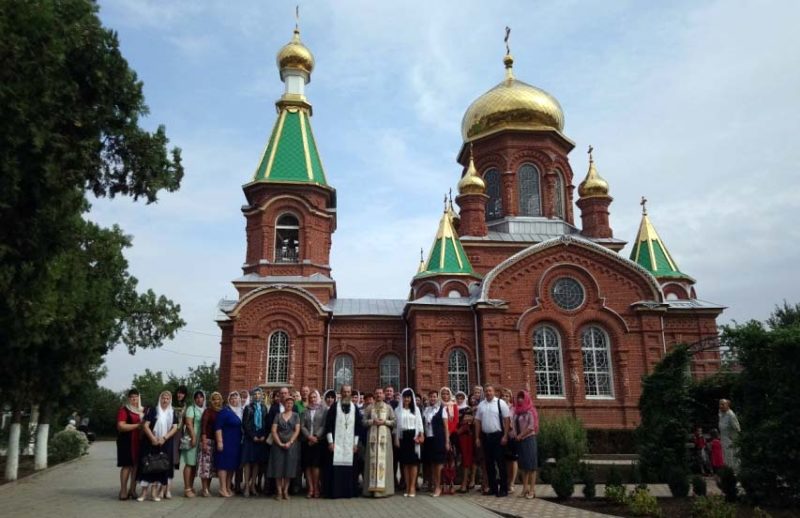 В Свято-Троицком храме станицы Казанской для руководителей образовательных учреждений района был совершен молебен на начало учебного года