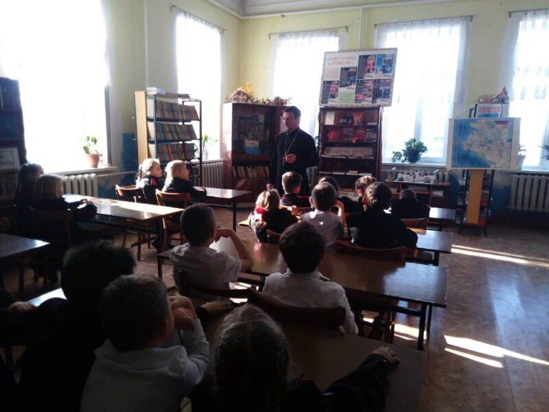 В школе №43 станицы Казанской священник провел занятие с учащимися