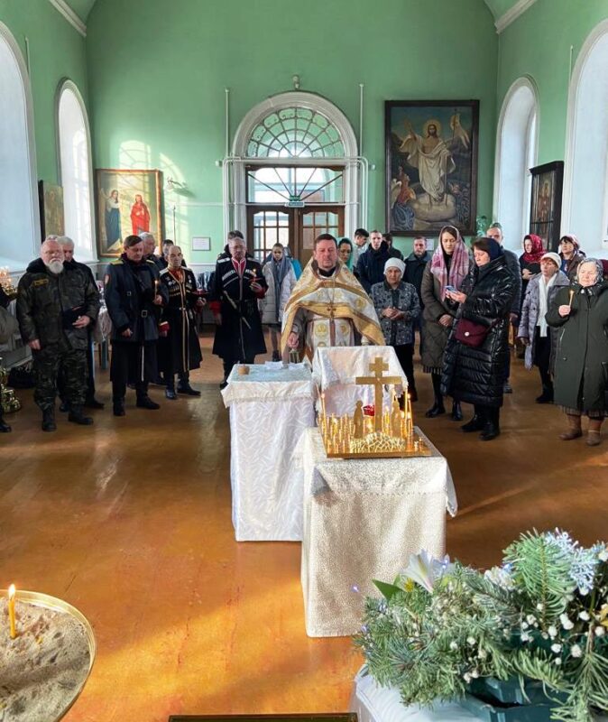 В Свято-Троицком храме станицы Казанской отслужили панихиду в день памяти геноцида казаков