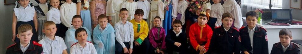 Настоятель Свято-Троицкого храма станицы Казанской протоиерей Кассиан Кравцов принял участие в открытии художественной выставки