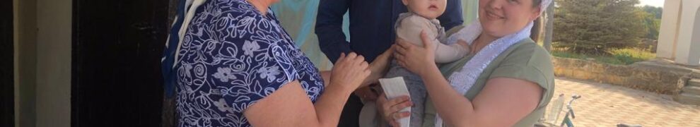 Добровольцы из группы социального служения Михайло-Архангельского храма станицы Темижбекской оказали материальную помощь семье ребёнка