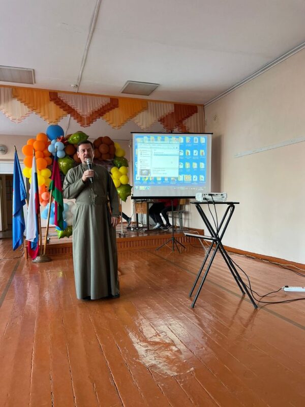 В станице Казанской прошло общешкольное родительское собрание с участием священника