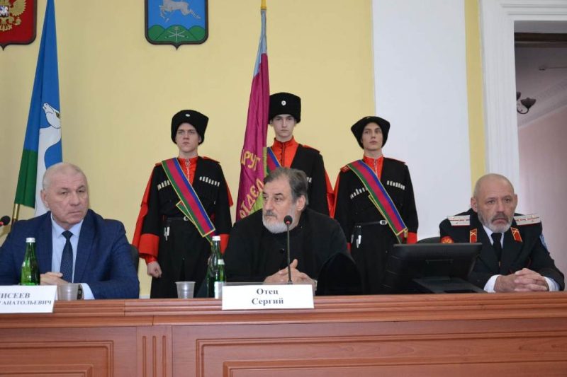 В городе Кропоткине в здании администрации состоялся отчетный сбор атаманов Кропоткинского городского казачьего общества