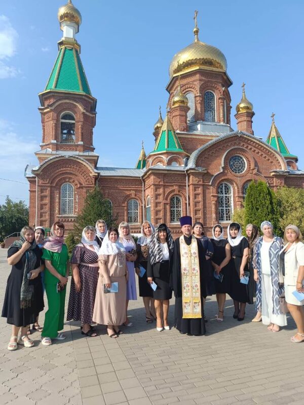 В Свято-Троицком храме станицы Казанской для руководителей образовательных учреждений района был совершен молебен на начало учебного года