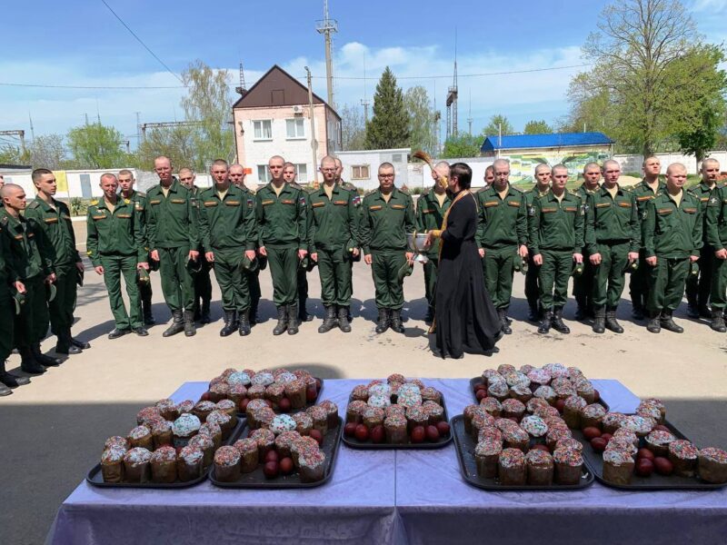 В праздник Пасхи состоялась очередная встреча протоиерея Кассиана Кравцова с военнослужащими воинской части №98548