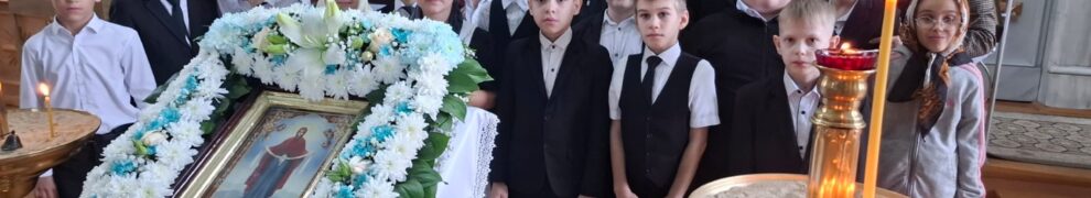 Учащихся школы №43 посетили Свято-Троицкий храм станицы Казанской