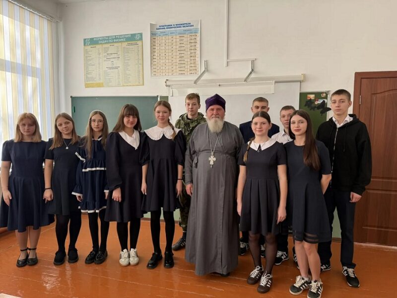 В МБОУ СОШ №9 им. В.С. Кашук хутора Привольный в рамках программы духовно-нравственного воспитания молодёжи состоялся час духовности для учащихся 8 класса