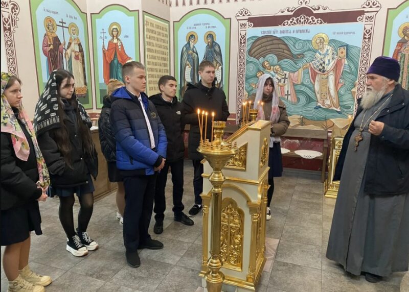 Учащиеся школы №9 посетили храм хутора Привольный. Беседа о Великом посте и Пасхе