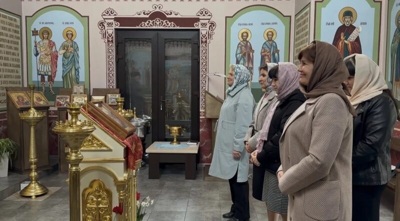 Учителя школы хутора Привольного посетили Никольский храм и встретились с настоятелем