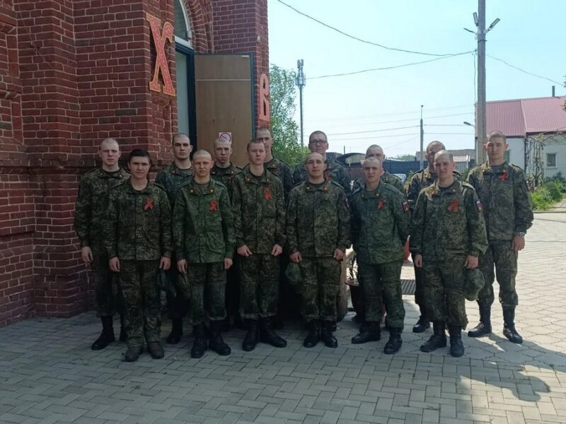 Военнослужащие посетили Свято-Троицкий храм станицы Казанской